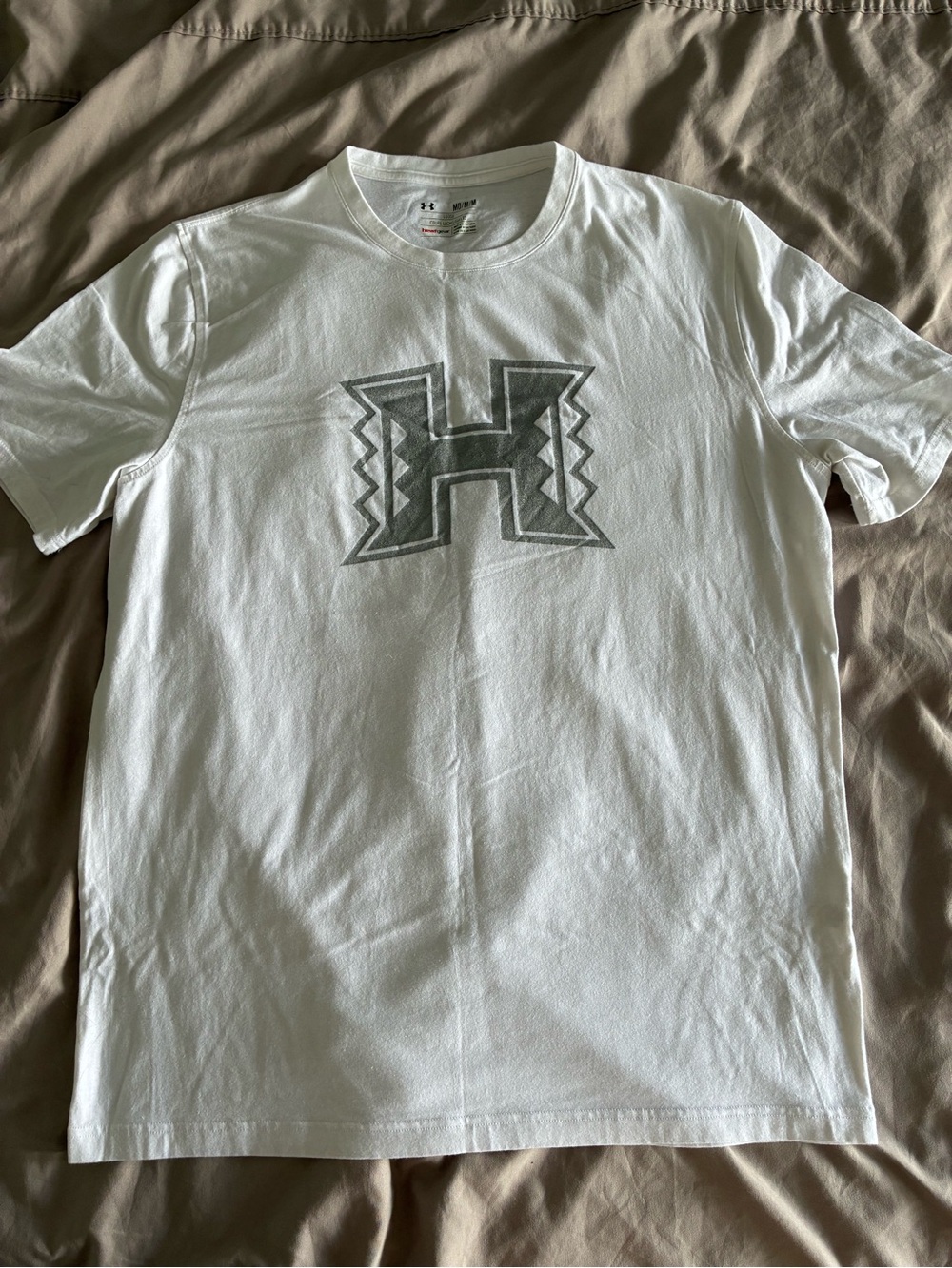 University of Hawaii Under Armour White Tee with Gray Geometric H Logo